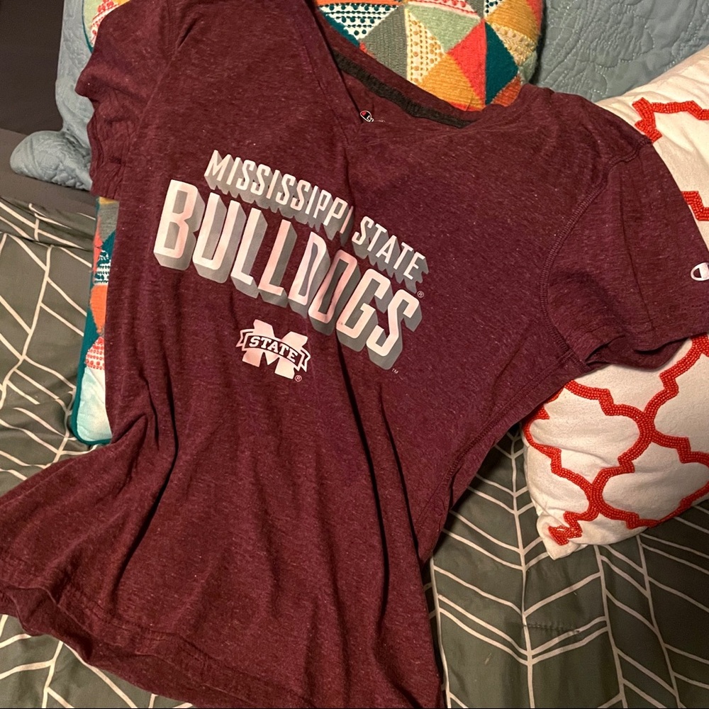 Women’s comfort fit v neck Mississippi state tee!